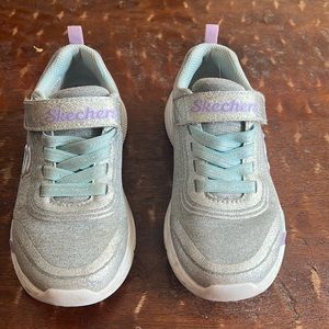 Sketchers size 11 sneakers - like new